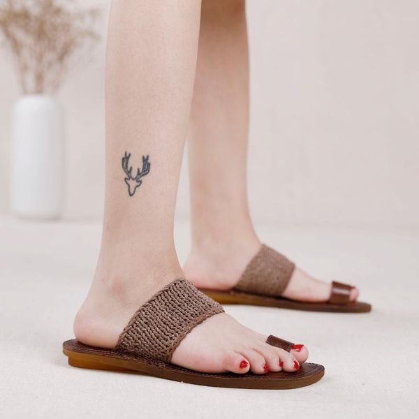 slippers vallu original spring / summer 2021 set toe flat leather hand-woven inside and outside full sandals, Black
slippers vallu original spring / summer 2021 set toe flat leather hand-woven inside and outside full sandals, Black