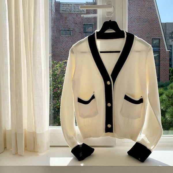 women's sweaters new spring ladies casual cardigan long-sleeved knitted jacket girl sweet temperament v-neck slim slimming boutiqu, White;black
women's sweaters new spring ladies casual cardigan long-sleeved knitted jacket girl sweet temperament v-neck slim slimming boutiqu, White;black