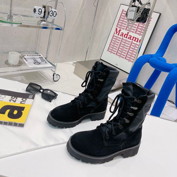 designer high-end luxury trendy fashion women's high-martin boots, comfortable and non-slip, size 35-40 with box, Black
designer high-end luxury trendy fashion women's high-martin boots, comfortable and non-slip, size 35-40 with box, Black