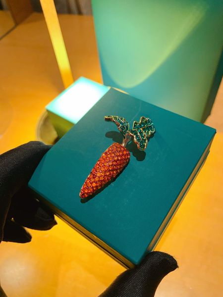 special offer 70% off luxury jewelry v home color treasure carrot micro inlaid s925 tremella nail, Golden
special offer 70% off luxury jewelry v home color treasure carrot micro inlaid s925 tremella nail, Golden