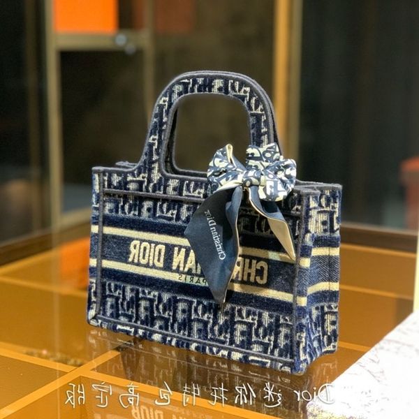 d dice di2021 casual handbag and fashionable portable messenger bag tote small shopping bagin9n
d dice di2021 casual handbag and fashionable portable messenger bag tote small shopping bagin9n