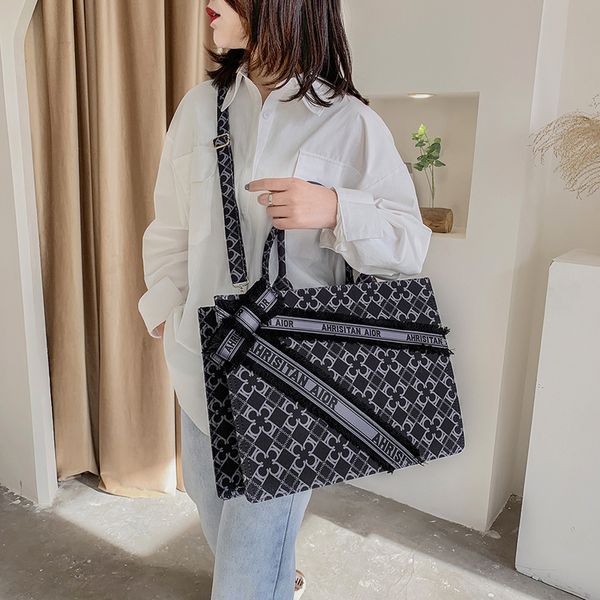 bag women's 2021 new fashion net red canvas large capacity shoulder korean foreign style printing portable messenger bag
bag women's 2021 new fashion net red canvas large capacity shoulder korean foreign style printing portable messenger bag