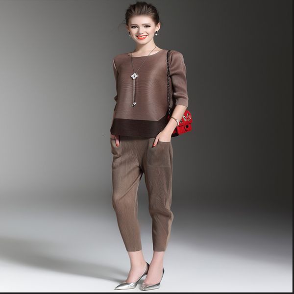 women's tracksuits special pleats spring summer women two 2 pieces sets fashion loose round neck pleated shirt and calf-lengt, Gray
women's tracksuits special pleats spring summer women two 2 pieces sets fashion loose round neck pleated shirt and calf-lengt, Gray