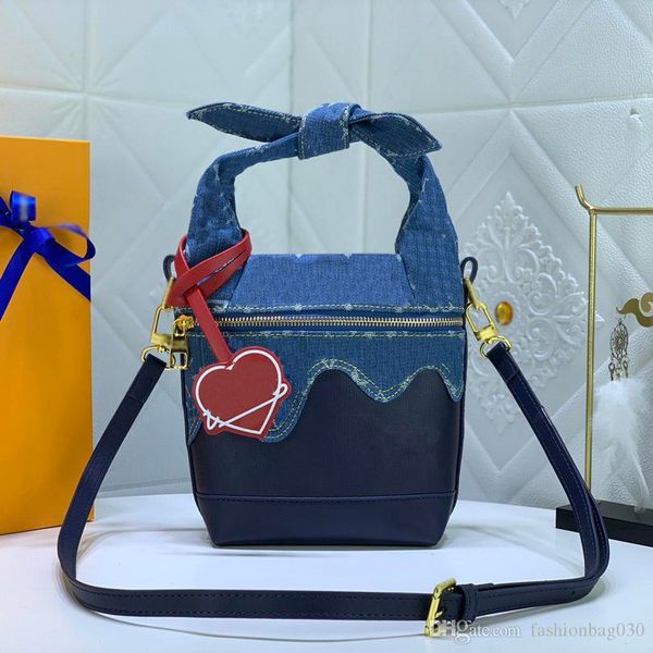 designer handbags luxury women shoulder bag canvas letter design fashionable and elegant messenger ladies casual large-capacity handbag
designer handbags luxury women shoulder bag canvas letter design fashionable and elegant messenger ladies casual large-capacity handbag