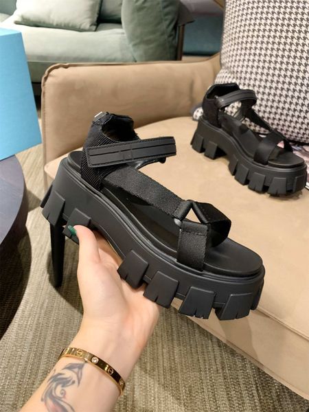 women sandles luxury 2022 early spring sandal heighten 6 cm leather black and white two colors size 35-41
women sandles luxury 2022 early spring sandal heighten 6 cm leather black and white two colors size 35-41
