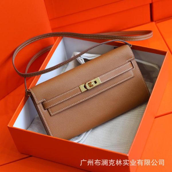 purse 2021 kelly women's bag mini shoulder straddle leather h button long hand, White
purse 2021 kelly women's bag mini shoulder straddle leather h button long hand, White
