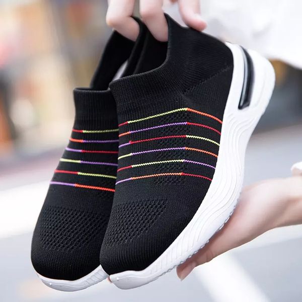 2021 designer running shoes for women white pink black grey fashion womens trainers breathable outdoor sports sneakers size 35-40 16, White;red
2021 designer running shoes for women white pink black grey fashion womens trainers breathable outdoor sports sneakers size 35-40 16, White;red