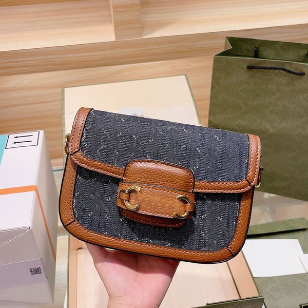 single shoulder cowhide leather bag ladies horse buckle handbag classic lettter crossbody saddle bags wide starp
single shoulder cowhide leather bag ladies horse buckle handbag classic lettter crossbody saddle bags wide starp