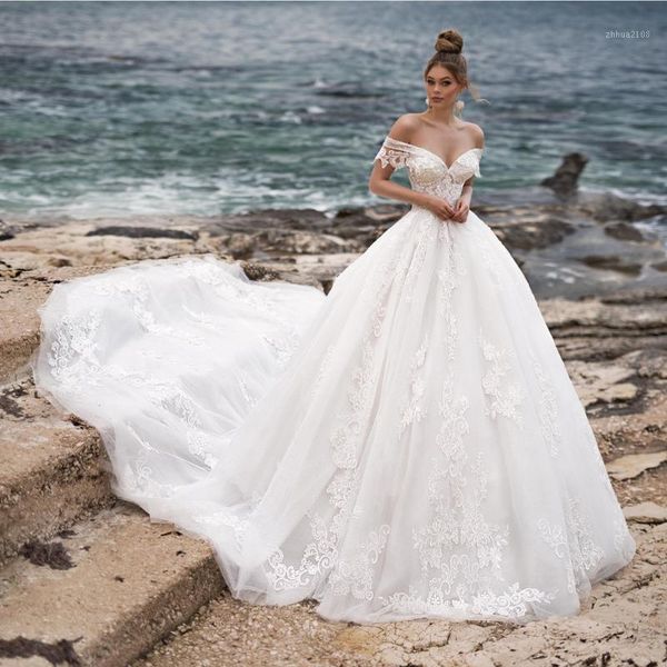 other wedding dresses romantic boat neck bride ball gown dress 2021 off shoulder appliques royal train bridal mariage vestige de noiva1, White
other wedding dresses romantic boat neck bride ball gown dress 2021 off shoulder appliques royal train bridal mariage vestige de noiva1, White