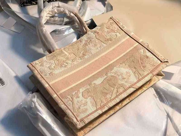 7a+ fashion lady tote bag three-dimensional embroidery tiger purse luxury designer women handbags checker plaid flower shopping bags 
7a+ fashion lady tote bag three-dimensional embroidery tiger purse luxury designer women handbags checker plaid flower shopping bags