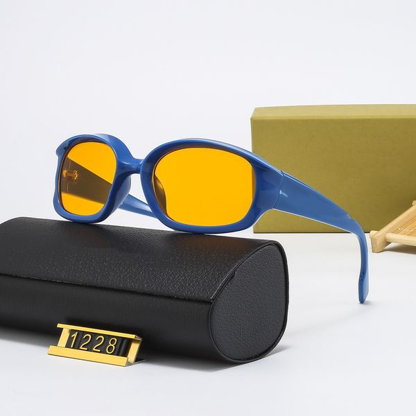 2021 catwalk style fashion sunglasses z1228 square thick plate frame lens with crystal decoration avant-garde design outdoor uv400 protectiv, White;black
2021 catwalk style fashion sunglasses z1228 square thick plate frame lens with crystal decoration avant-garde design outdoor uv400 protectiv, White;black