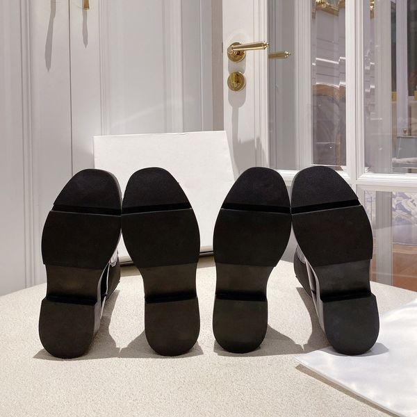 2021 new fashion designer boots thick bottom flat luxury woman goddess has long legs shoes winter, Black
2021 new fashion designer boots thick bottom flat luxury woman goddess has long legs shoes winter, Black