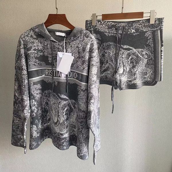 hoodies d family hooded suit women's 21 autumn and winter lion printed cashmere sweater + shorts set, Black
hoodies d family hooded suit women's 21 autumn and winter lion printed cashmere sweater + shorts set, Black