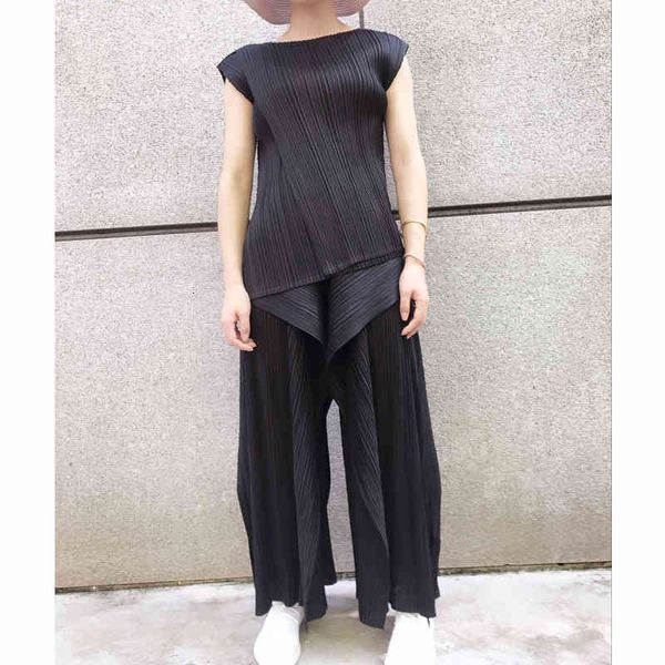 dresses fashion fold sleeveless o-neck solid unique t-shirt + calf-length pants two-piece outfit, White
dresses fashion fold sleeveless o-neck solid unique t-shirt + calf-length pants two-piece outfit, White