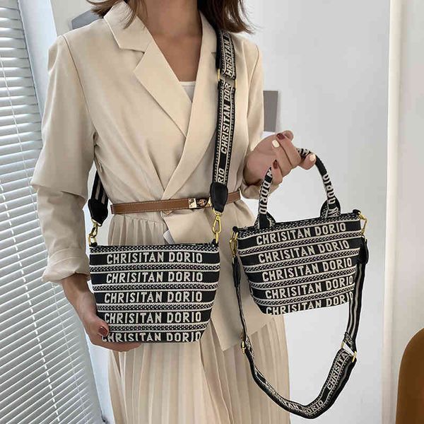 2022 latest models handbag wholesale september bag female autumn winter single shoulder canvas portable bucket small
2022 latest models handbag wholesale september bag female autumn winter single shoulder canvas portable bucket small