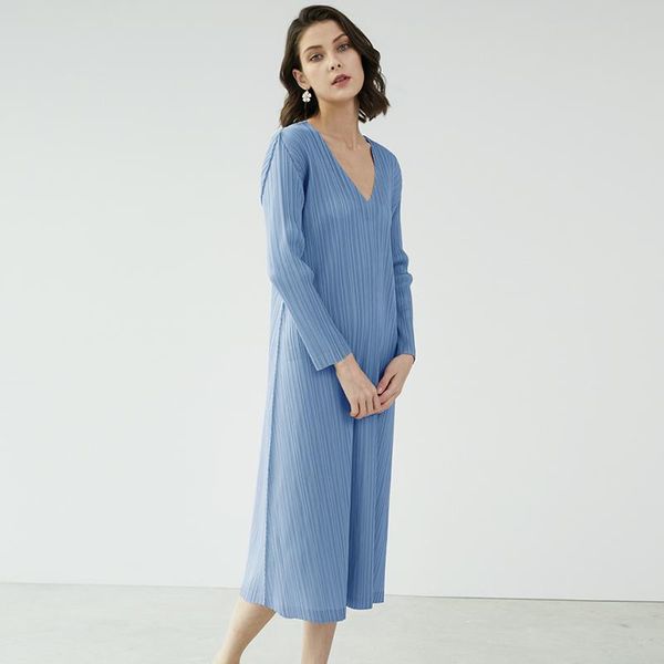 casual dresses long sleeve dress winter female miyake pleated elegant v-neck high waist, Black;gray
casual dresses long sleeve dress winter female miyake pleated elegant v-neck high waist, Black;gray