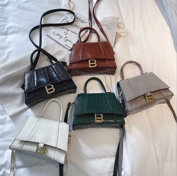 crocodile pattern fashion baguette bag simple luxury portable vintage retro tote 2021 women's shoulder underarm messenger handbag
crocodile pattern fashion baguette bag simple luxury portable vintage retro tote 2021 women's shoulder underarm messenger handbag
