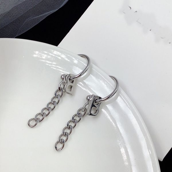 (high-quality) b letter chain tassel long earrings women's fashionable simple earrings luxurys designers jewelry, Golden;silver
(high-quality) b letter chain tassel long earrings women's fashionable simple earrings luxurys designers jewelry, Golden;silver