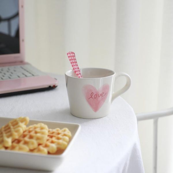 mugs -selling cartoon hand-painted love ceramic mug household heat resistant milk cup coffee drinking
mugs -selling cartoon hand-painted love ceramic mug household heat resistant milk cup coffee drinking