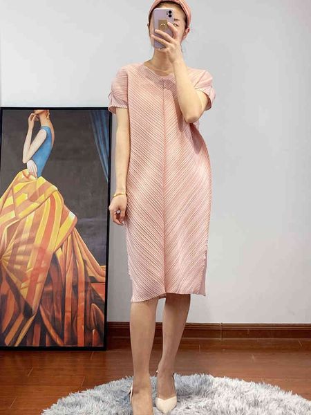 dresses 2021 summer women's loose miyak fold fashionable solid color large size concealing belly slimming v-neck dress tied, Black;gray
dresses 2021 summer women's loose miyak fold fashionable solid color large size concealing belly slimming v-neck dress tied, Black;gray