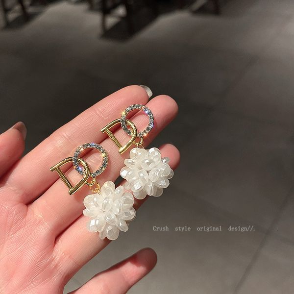 925 silver needle inlaid diamond letter flower earring net red temperament fashion earrings simple fashion design earrings
925 silver needle inlaid diamond letter flower earring net red temperament fashion earrings simple fashion design earrings