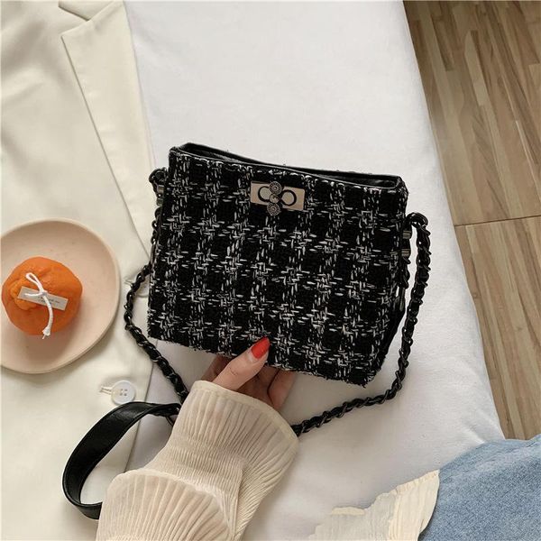 chains shoulder bag luxury designer women messenger bags plush 2021 crossbody for girls bolsas feminina
chains shoulder bag luxury designer women messenger bags plush 2021 crossbody for girls bolsas feminina