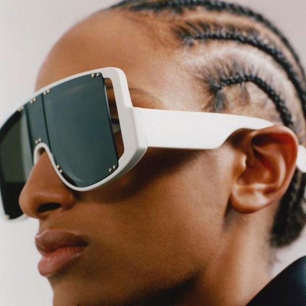 big frame one-piece rivet sunglasses 2021 fashion trend personality colorful women retro glasses, White;black
big frame one-piece rivet sunglasses 2021 fashion trend personality colorful women retro glasses, White;black