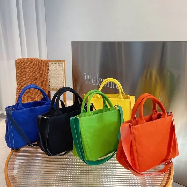 2021 winter women canvas shopping bags luxury handbags purses meidium totes triangle pattern fashion lady crossbody hlwyjack size:30*20cm
2021 winter women canvas shopping bags luxury handbags purses meidium totes triangle pattern fashion lady crossbody hlwyjack size:30*20cm