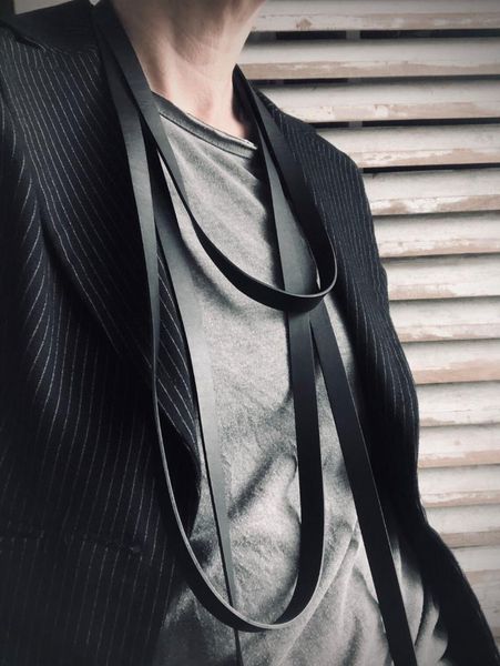 chokers multilayer leather necklace for women vintage jewelry sweater chain handmade art oversize necklaces black, Golden;silver
chokers multilayer leather necklace for women vintage jewelry sweater chain handmade art oversize necklaces black, Golden;silver