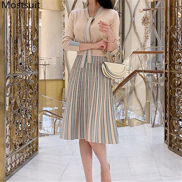elegant korean women knitted two piece skirt set bow sweater + high waist pleated outfits fashion ladies 2 210518, White
elegant korean women knitted two piece skirt set bow sweater + high waist pleated outfits fashion ladies 2 210518, White