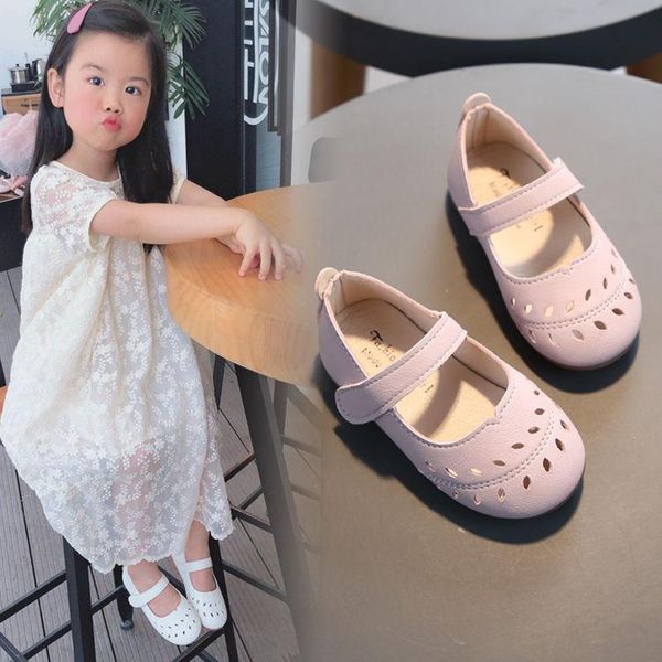 flat shoes girls pu leather spring and summer sandals little princess children' hollow korean, Black;grey
flat shoes girls pu leather spring and summer sandals little princess children' hollow korean, Black;grey