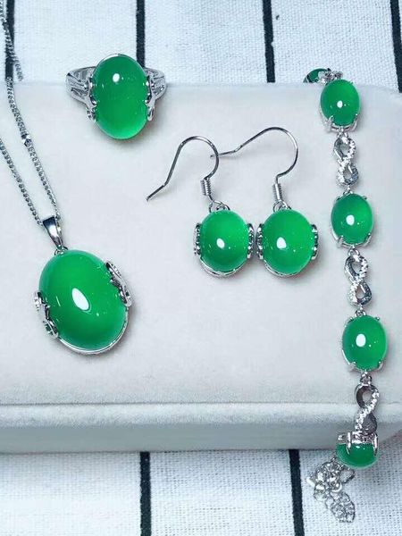 bracelet, earrings & necklace c1#925 silver inlaid natural chalcedony set, the jade face is clean and translucent, Black
bracelet, earrings & necklace c1#925 silver inlaid natural chalcedony set, the jade face is clean and translucent, Black