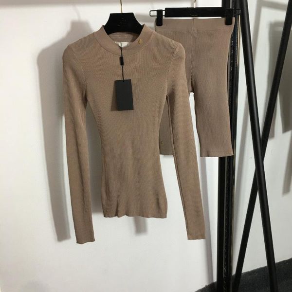 women's tracksuits luxury autumn metal letter stretch long-sleeved knitted bottoming shirt + five-point leggings 2pcs set, Gray
women's tracksuits luxury autumn metal letter stretch long-sleeved knitted bottoming shirt + five-point leggings 2pcs set, Gray