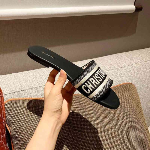2021 summer new d letter embroidered flat bottomed one line slippers women's leather fashionable beach sandals, Black
2021 summer new d letter embroidered flat bottomed one line slippers women's leather fashionable beach sandals, Black