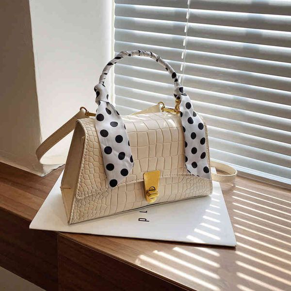 small female 2021 new summer fashion crocodile pattern foreign style silk scarf princess one shoulder messenger handbag
small female 2021 new summer fashion crocodile pattern foreign style silk scarf princess one shoulder messenger handbag