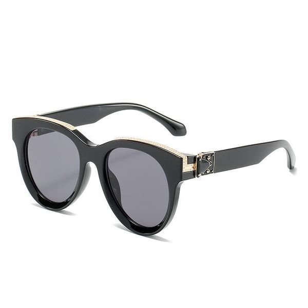 sunglasses 2021 designer oval women fashion travel driving gradient sun glasses men oversize shades uv400, White;black
sunglasses 2021 designer oval women fashion travel driving gradient sun glasses men oversize shades uv400, White;black