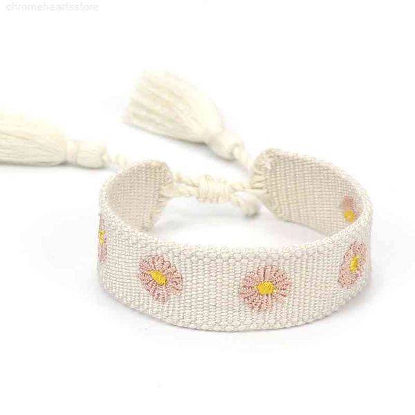 luxury bracelet design fashion jewelry simple chrysanthemum embroidery hand woven rope tassel female accessories couple lover, Golden;silver
luxury bracelet design fashion jewelry simple chrysanthemum embroidery hand woven rope tassel female accessories couple lover, Golden;silver