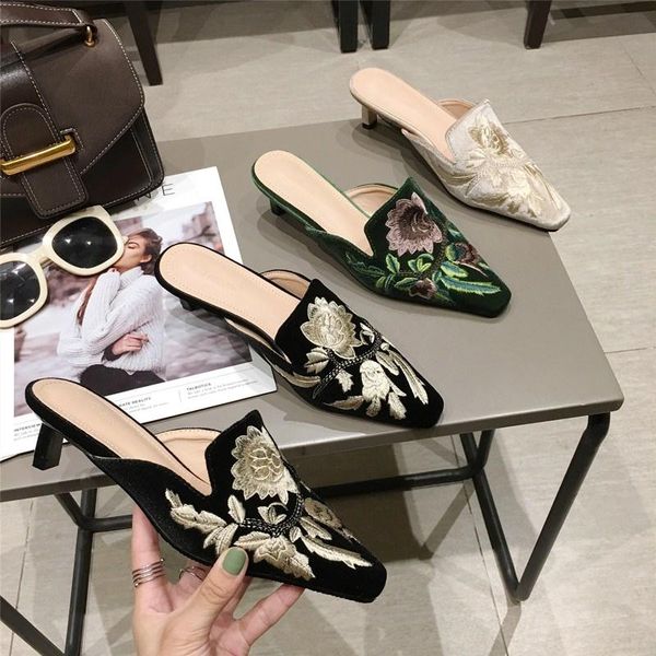 slippers 2021 spring summer retro women's green black beige flock low heels slides flowers mules luxury designer embroider shoes
slippers 2021 spring summer retro women's green black beige flock low heels slides flowers mules luxury designer embroider shoes