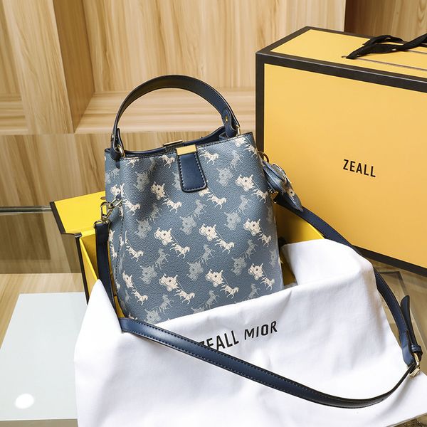 handbag women's bag 2021 summer fashion trend versatile messenger single shoulder portable bucket s, Black;red
handbag women's bag 2021 summer fashion trend versatile messenger single shoulder portable bucket s, Black;red