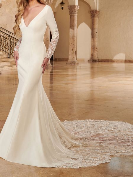 stunning backless mermaid wedding dress long sleeves sheer with floral applique beads, White
stunning backless mermaid wedding dress long sleeves sheer with floral applique beads, White