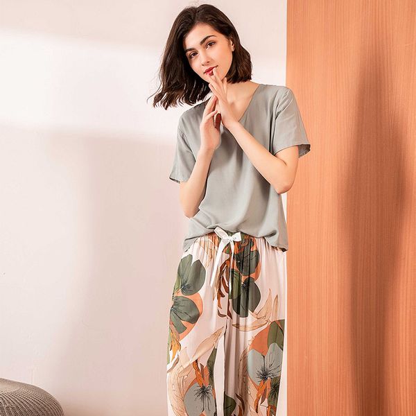 2021 summer new women v-neck leaves printed pajamas set ladies comfort simple style sleepwear loose soft casual wear homewear, Black;red
2021 summer new women v-neck leaves printed pajamas set ladies comfort simple style sleepwear loose soft casual wear homewear, Black;red