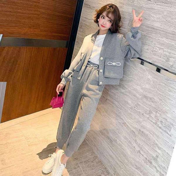 single-breasted diamond-studded bowknot v-neck jacket + diamond striped pants suit women's 2021 autumn and winter tracksuits, Gray
single-breasted diamond-studded bowknot v-neck jacket + diamond striped pants suit women's 2021 autumn and winter tracksuits, Gray