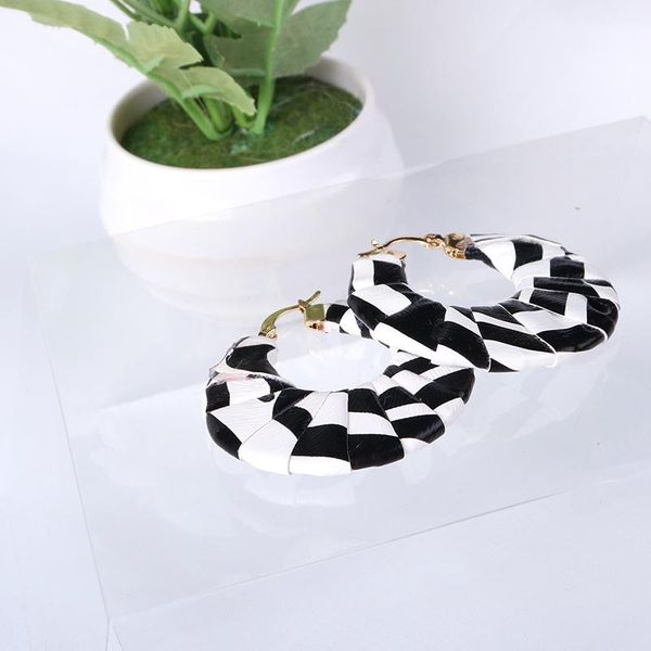 hoop & huggie european and american fashion zebra-print wrapped earrings for woman metallic color personality exaggerated earring jewelry, Golden;silver
hoop & huggie european and american fashion zebra-print wrapped earrings for woman metallic color personality exaggerated earring jewelry, Golden;silver