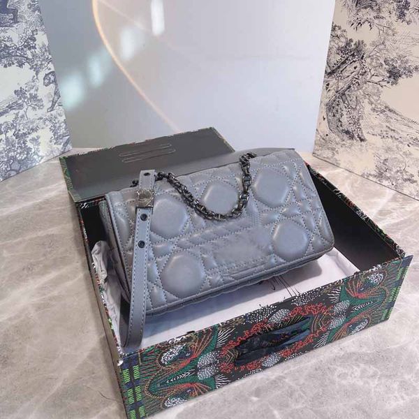 2021 leather shoulder bag fashion wave chain purse cowhide handbag presbyopic card holder evening bags messenger women
2021 leather shoulder bag fashion wave chain purse cowhide handbag presbyopic card holder evening bags messenger women