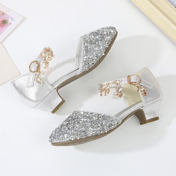 sandals 2021 autumn princess kids leather shoes for girls flower casual glitter children high heel pink silver gold 12y, Black;red
sandals 2021 autumn princess kids leather shoes for girls flower casual glitter children high heel pink silver gold 12y, Black;red