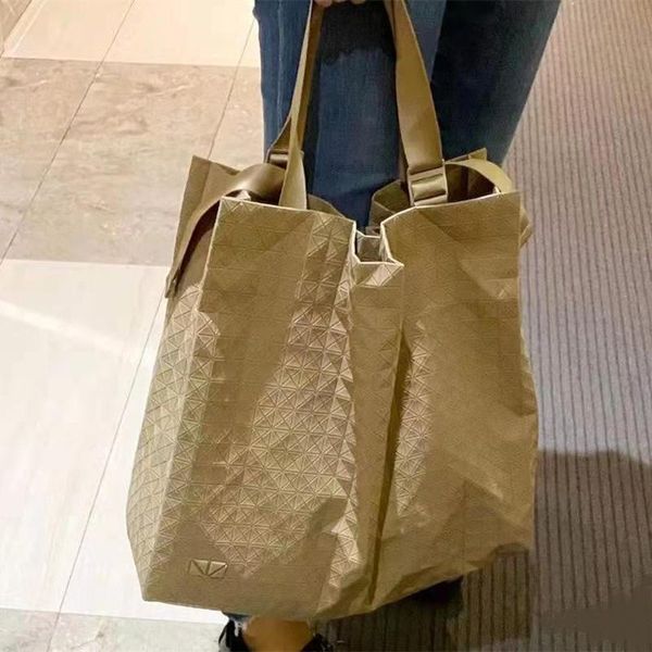 evening bags gaohe versatile geometry lingge sanzhai same pvc silicone tote bag women's one shoulder handbag
evening bags gaohe versatile geometry lingge sanzhai same pvc silicone tote bag women's one shoulder handbag