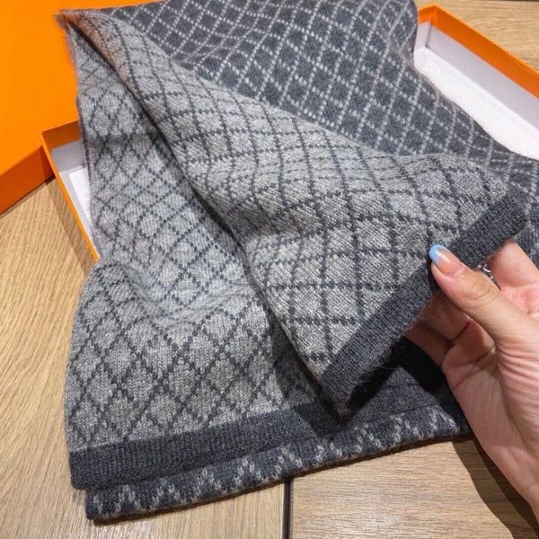 women's scarves shawls warm luxurious women's autumn and winter design scarve are a good match for air-conditioned rooms, Blue;gray
women's scarves shawls warm luxurious women's autumn and winter design scarve are a good match for air-conditioned rooms, Blue;gray