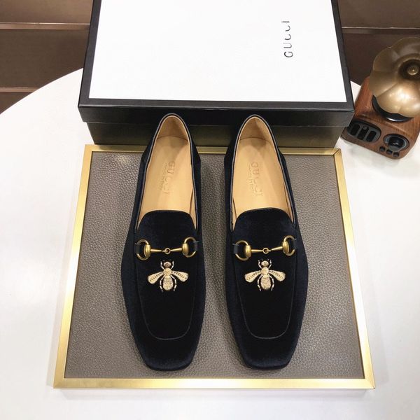 luxury italian black formal shoes men loafers wedding designer dress shoes men patent leather oxford shoes for men chaussures hommes en cuir
luxury italian black formal shoes men loafers wedding designer dress shoes men patent leather oxford shoes for men chaussures hommes en cuir