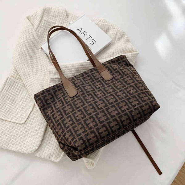 2022 factory wholesale designer handbags on clearance large capacity women's autumn fashion single shoulder armpit foreign style versat
2022 factory wholesale designer handbags on clearance large capacity women's autumn fashion single shoulder armpit foreign style versat