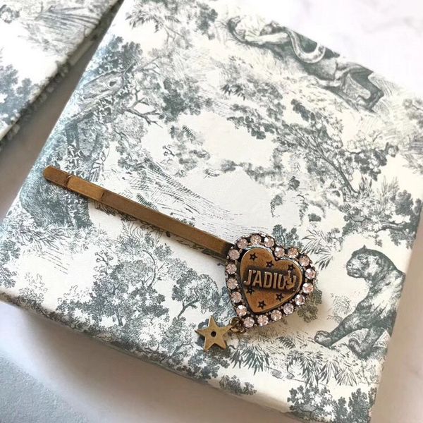 2021 clips charm luxury designer boutique fashion brass classic style jewelry wholesale with gift box packaging, Golden;silver
2021 clips charm luxury designer boutique fashion brass classic style jewelry wholesale with gift box packaging, Golden;silver